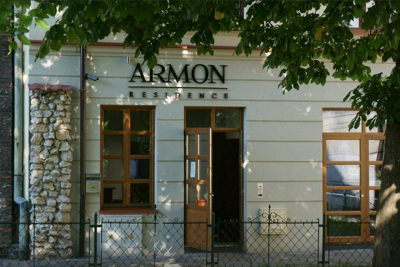 Armon Krakov